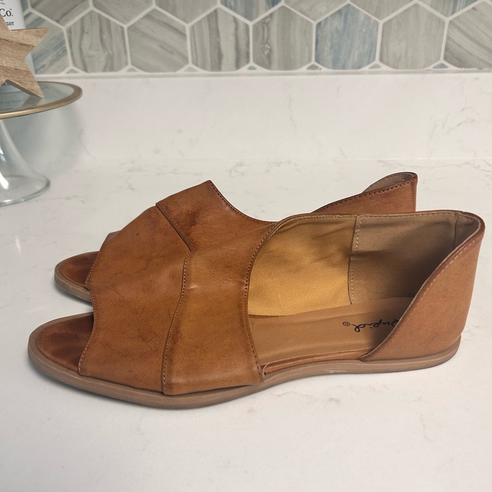 Tan flats